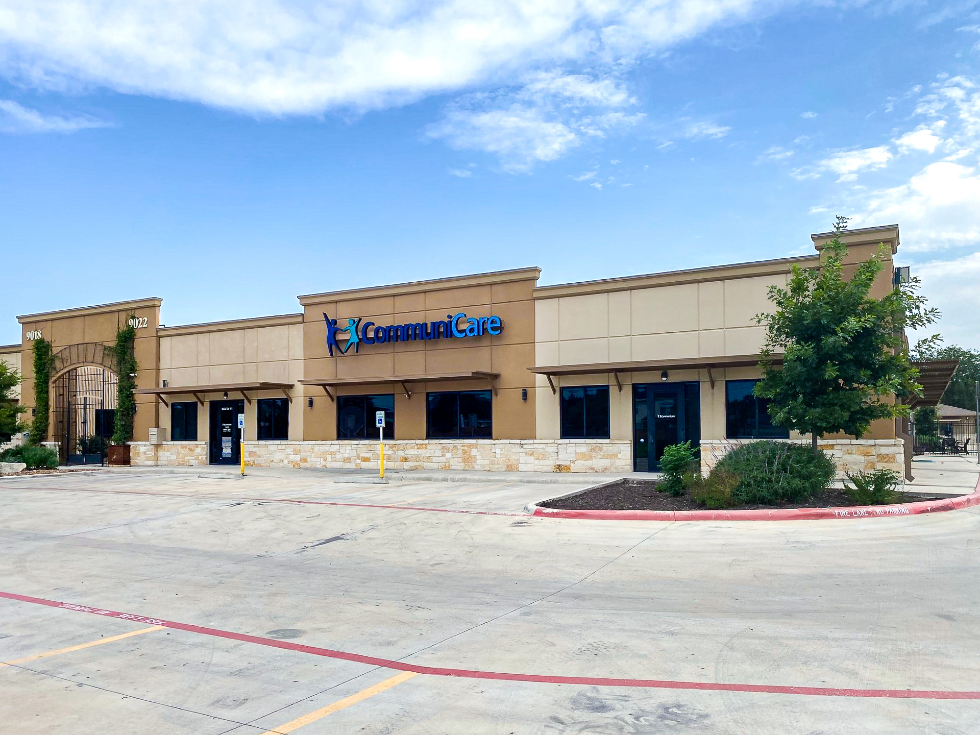 Photo of the front of the CommuniCare Westover Hills Campus pediatric clinic