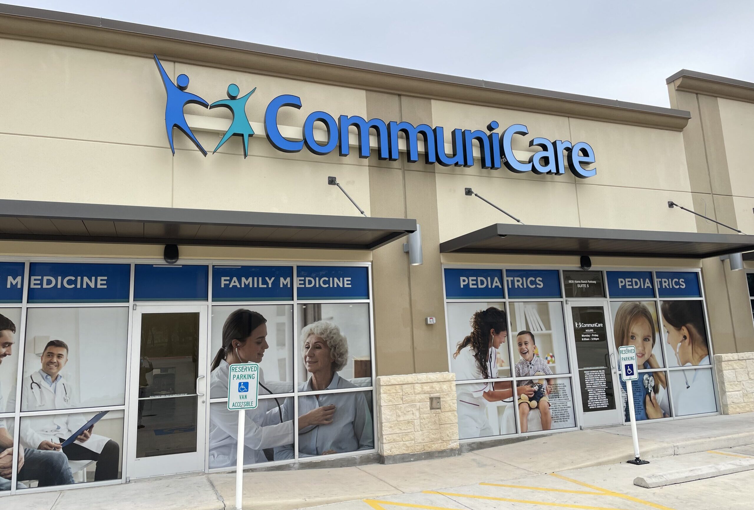 Outside view of CommuniCare's Alamo Ranch Clinic